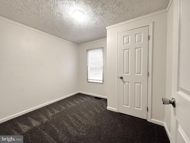 Photo - 410 Melvin Ave