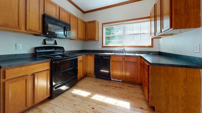 Building Photo - 1015 7th St SE Unit 1015 7th St SE #3 Rental