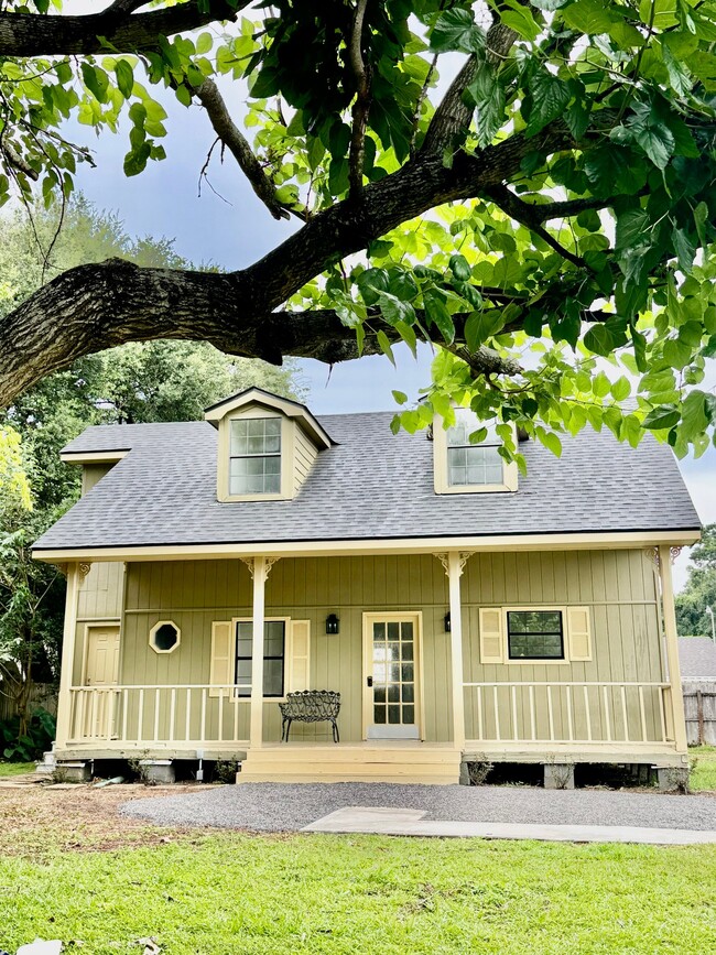 Building Photo - 708 Patrick Dr
