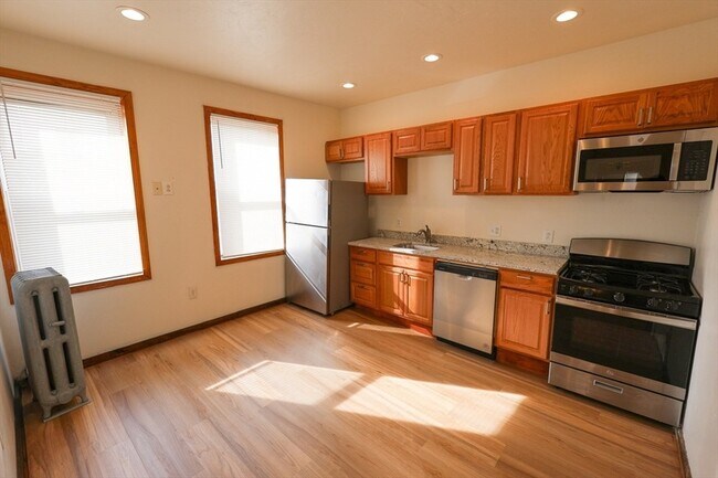 Building Photo - 100 Seaver St Unit 12B Rental