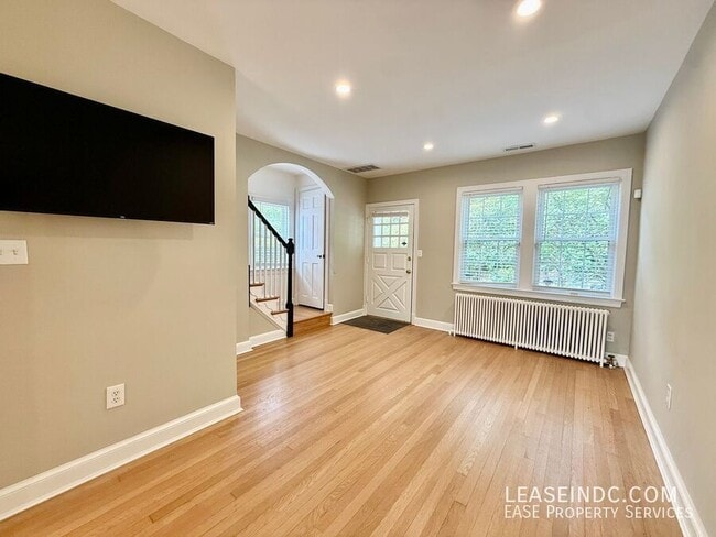 Photo - 1941 39th St NW