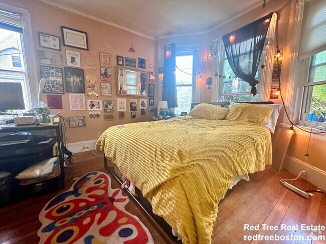 Building Photo - 52 Dustin St Unit 1 Rental