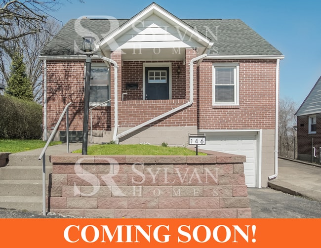 Building Photo - This home exudes a cheerful and welcoming ...