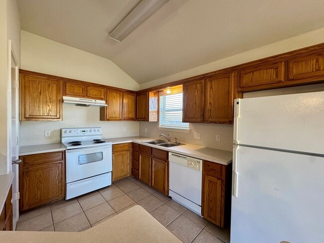 Photo - 3BR / 2BA Duplex in Hewitt, Texas | Midway ISD *Leasing Special Available*