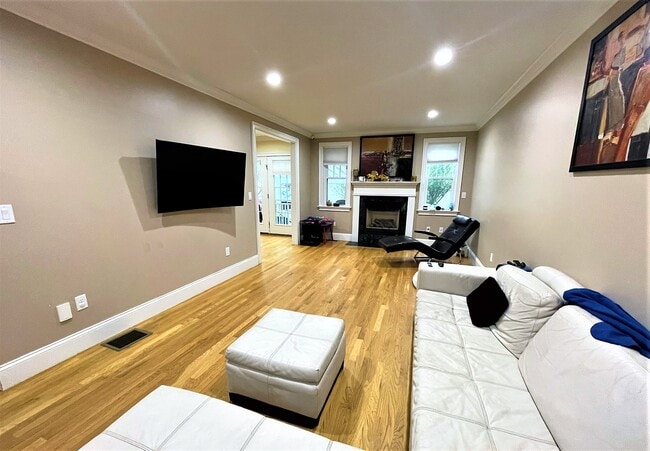 122 Columbia Ave