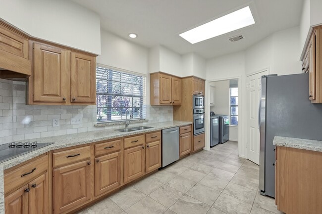 Building Photo - 23 Heathstone Pl