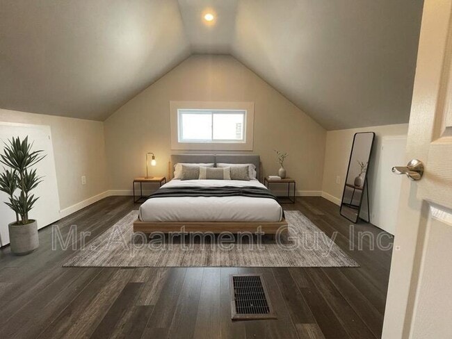 Photo - 163 E 5th St Unit Main Suite