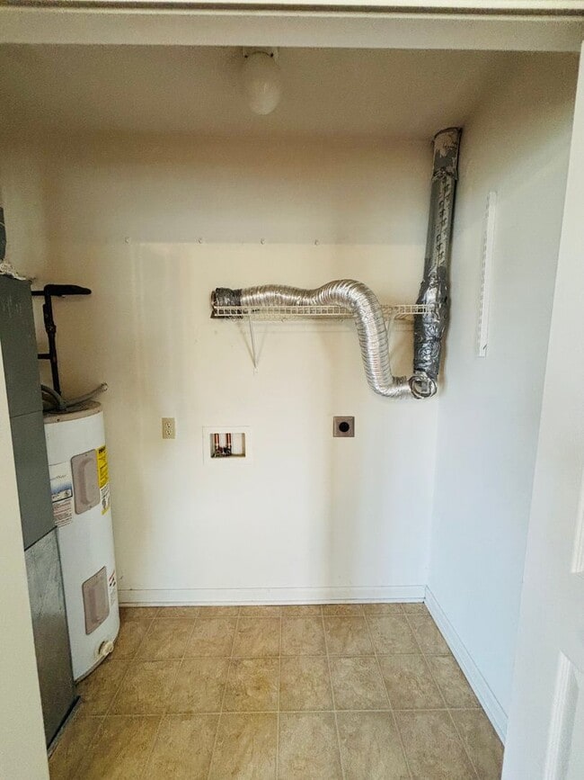 Photo - 205 Freestone Dr