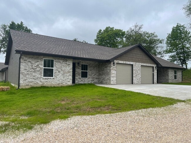 Photo - Cedar Circle Duplexes Unit 211-B