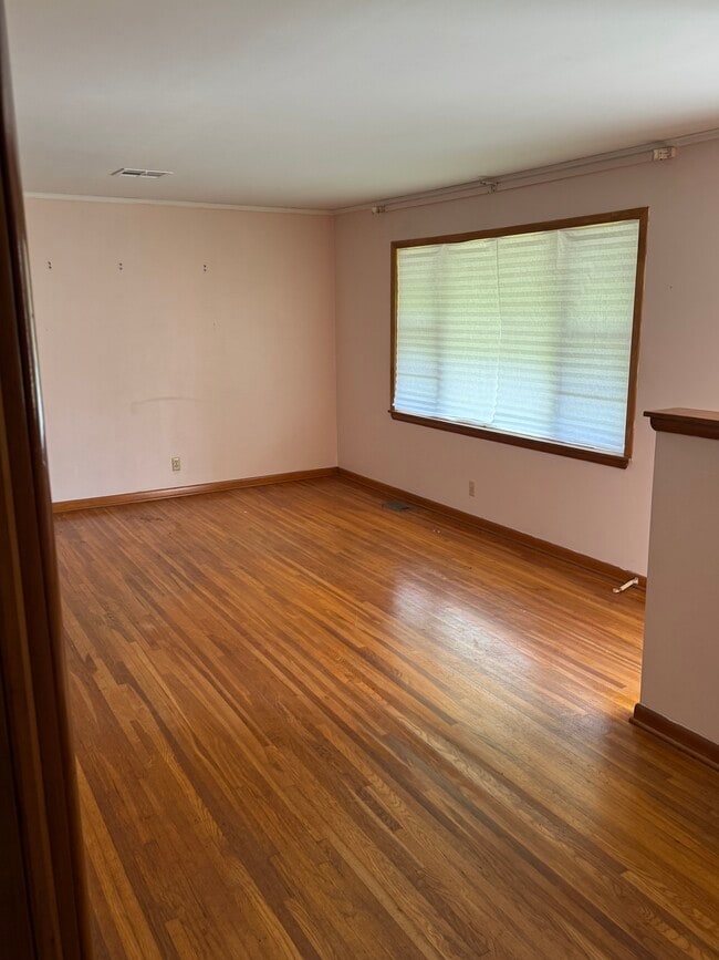 Photo - 229 E Xyler St