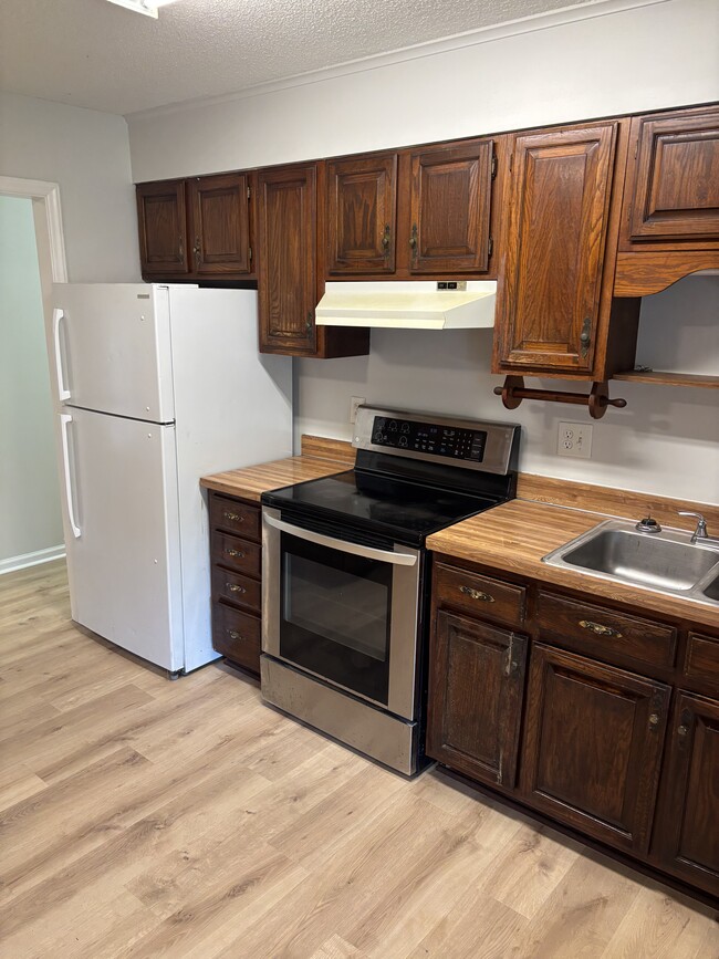 Photo - 205 SW Maynard Rd