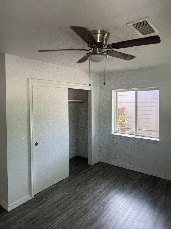 Photo - 2718 N Main St