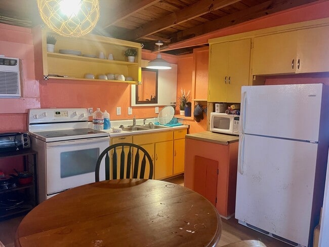 Photo - 414 Caisson St