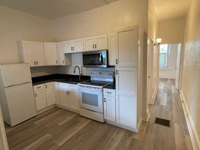 Building Photo - 150 Walnut St Unit Apt A