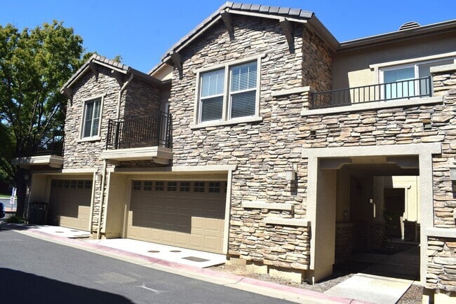 Building Photo - 3301 N Park Dr Rental