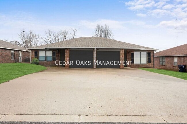 Building Photo - 5809 Samantha St