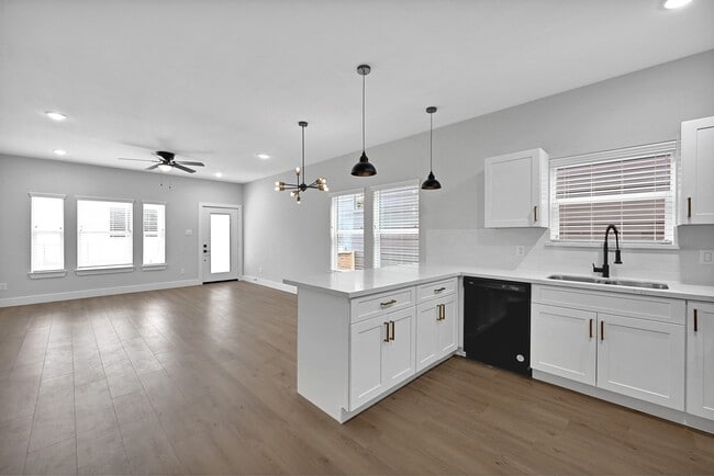 Photo - 3312 Bacchus St