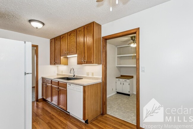 Photo - Spacious 3 bedroom - ready for move in!