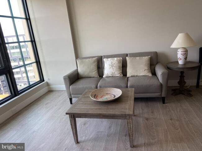 Photo - 930 Rose Ave