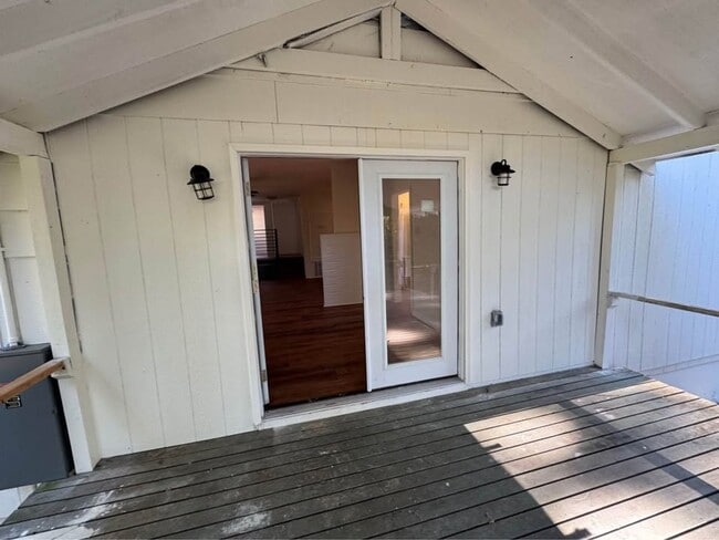 Building Photo - 14 Dellwood Dr