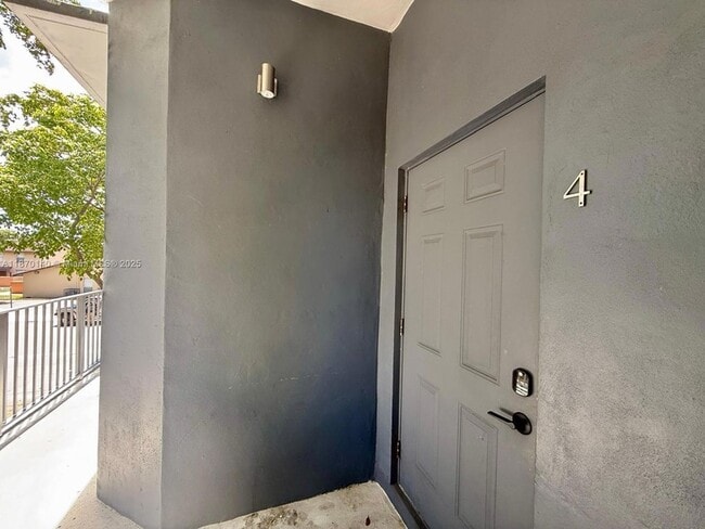 Building Photo - 541 NW 33rd St Unit 4 Rental
