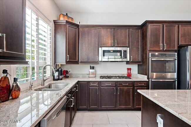 Photo - 232 E Cres Pl
