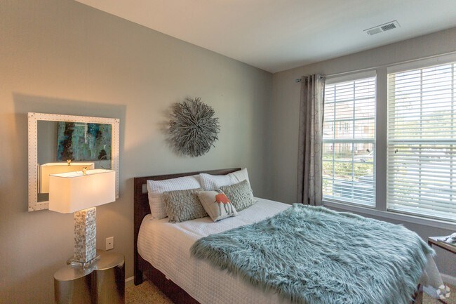 2BR, 2BA - 1088 SF - Bedroom