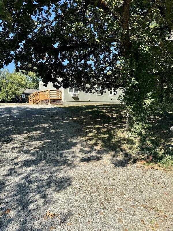 Building Photo - 8170 Oak Dr Rental