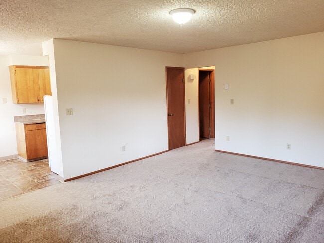 Spacious family room - The Colony Senior Living