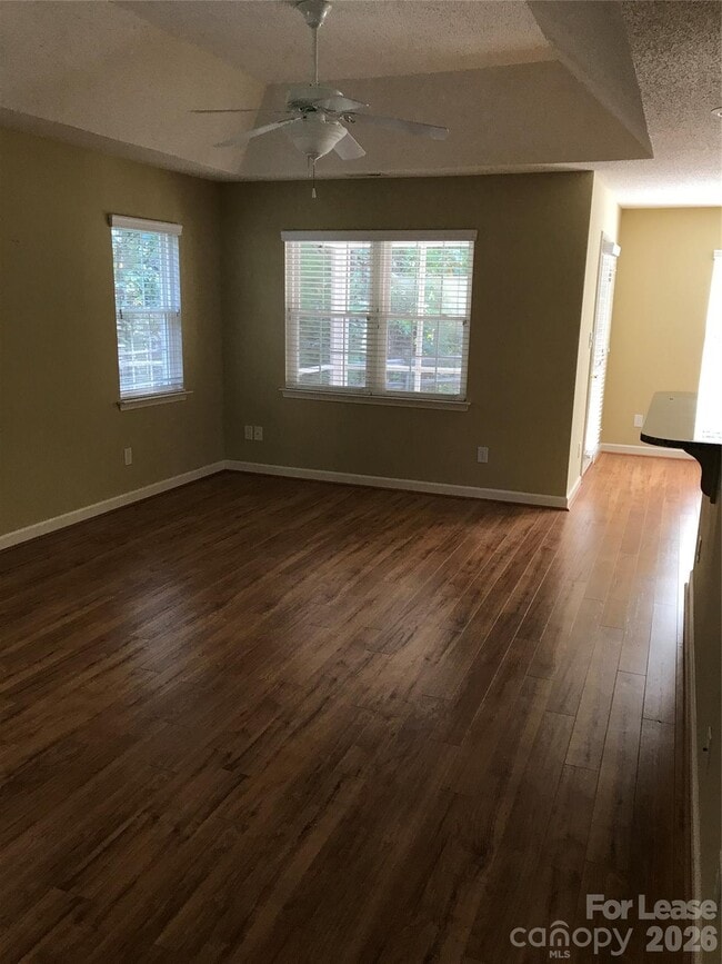 Photo - 125 Keswick Ln