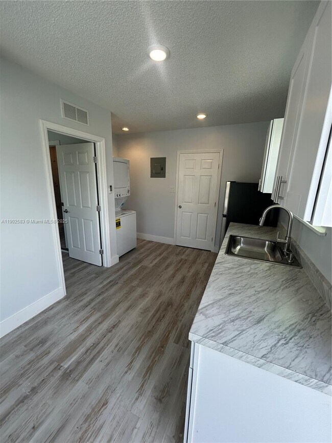 Photo - 250 SW Airview Ave Unidad B