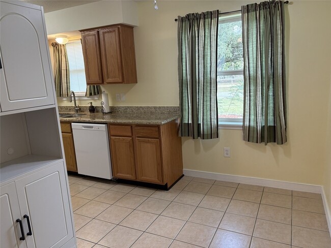 Photo - 115 N Shirley St