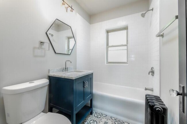 Photo - 841 E 86th St