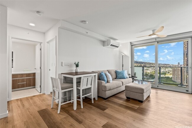 Photo - 1515 Liona St