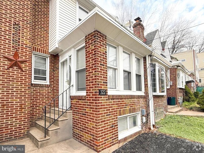 Building Photo - 322 Leverington Ave Rental