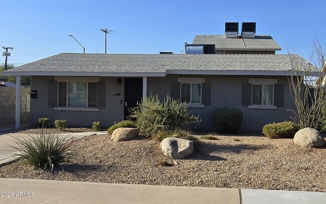 Building Photo - 6 E Hill Dr