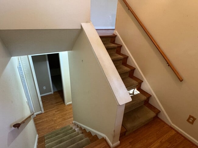 Photo - Charming 5 Bedroom Home off Lakeside Drive