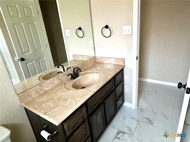 3410 Breeder Ln