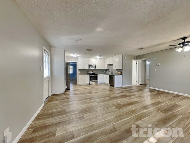 Photo - 10916 N 14th St