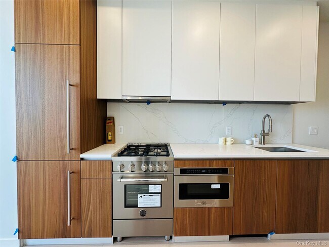 Photo - 35-32 Leavitt St Unit 11i