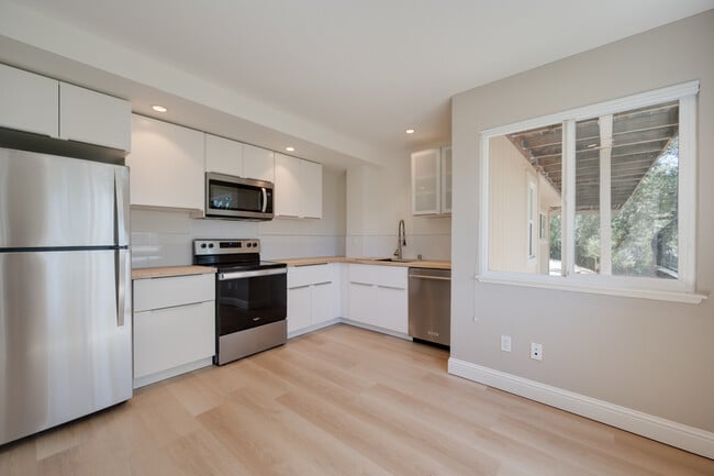 Kitchen - 2308 Caballo Ranchero Dr Unit lower
