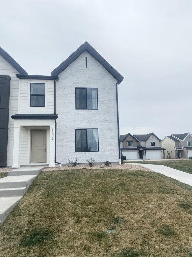 Photo - 1505 E 720 N