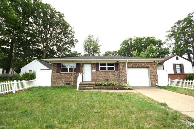 Building Photo - 823 Brentwood Dr Rental