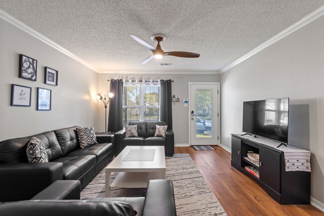 Photo - 106 Willow Grove Ct