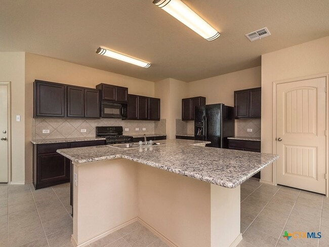 Building Photo - 113 Tallow Trl