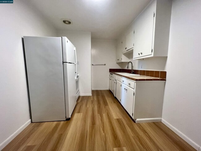 Photo - 2134 McGee Ave Unit B