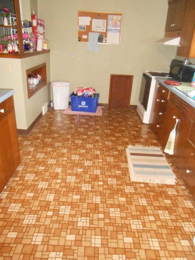 Photo - 3 Bed 1 Bath close to UWEC! Available June...
