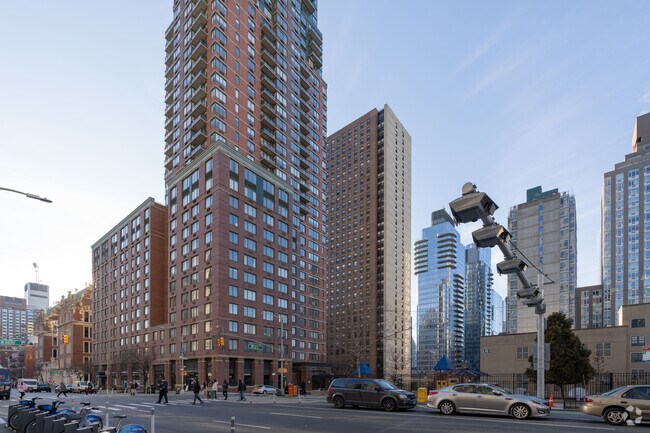 Photo - 515 W 59TH St