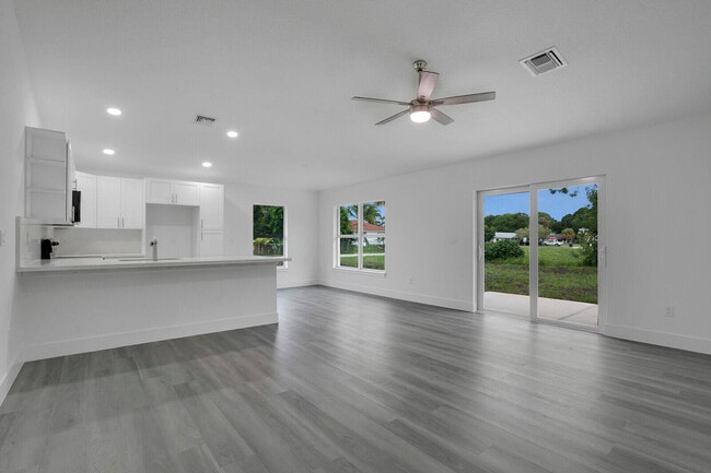 Photo - 8003 Hibiscus Rd