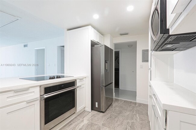 Photo - 6801 Indian Creek Dr Unidad 608